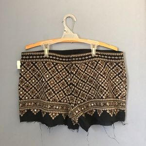 Deco Detailed Short Shorts